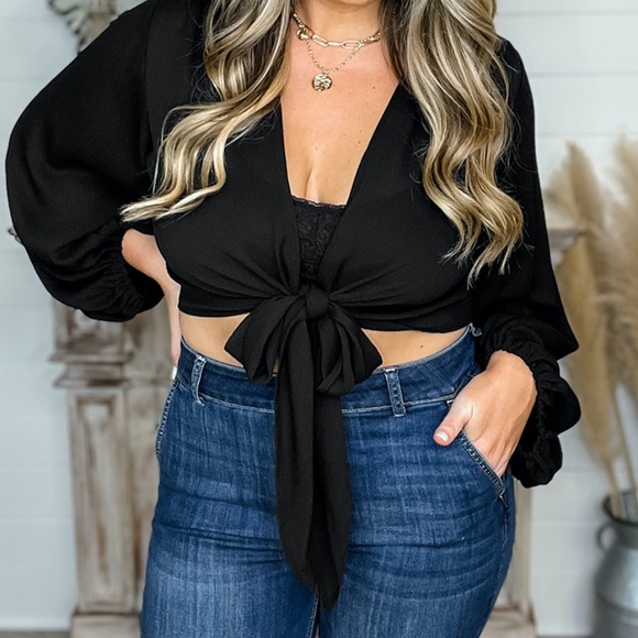 Brand New Plus Size Black Crop Balloon Sleeve Wrap Top - Picture 2 of 3